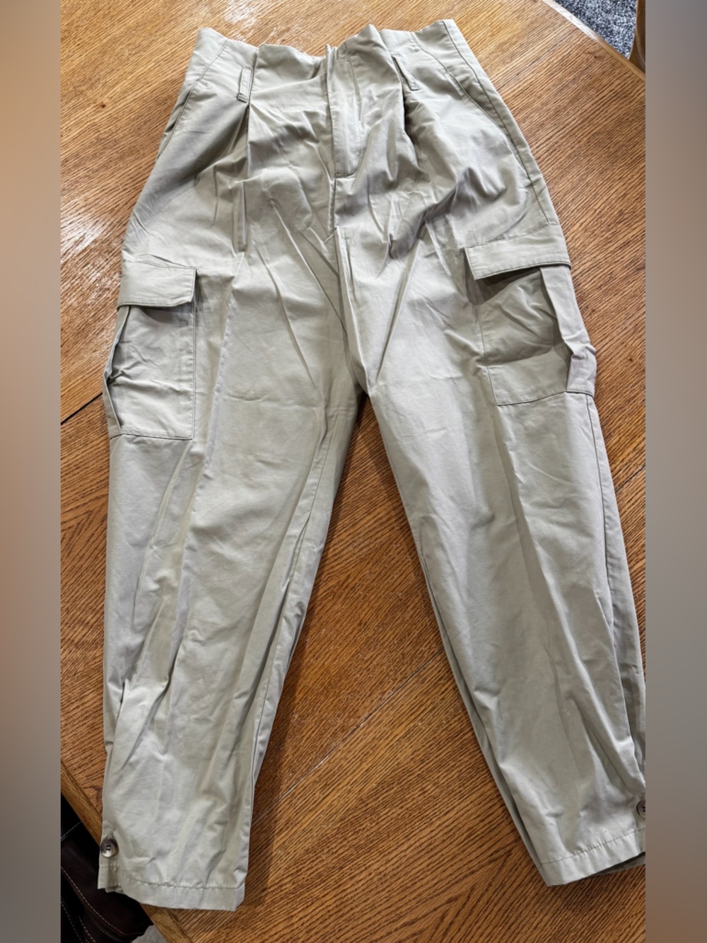 Zara Women's Light Olive Cargo Cropped Pants